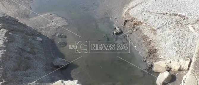 Sversamento fognario sulla spiaggia di Catanzaro Lido