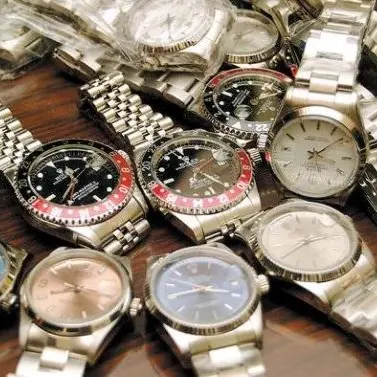 Rolex e 100mila euro in contanti, la scoperta in un appartamento a Reggio