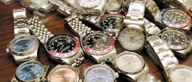 Rolex e 100mila euro in contanti, la scoperta in un appartamento a Reggio