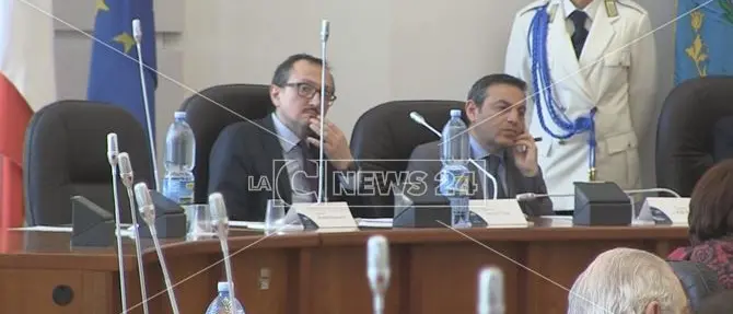 Cosenza, Luciano Vigna annuncia le dimissioni in consiglio comunale