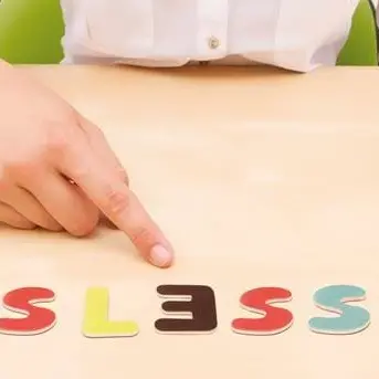 «Signora, sua figlia è troppo pigra». Invece era colpa della dislessia - VIDEO