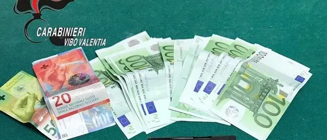 In vacanza armato di pistola e munizioni, arrestato