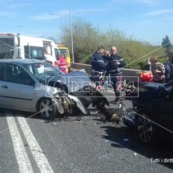 Catanzaro, scontro frontale sulla statale 280: due feriti