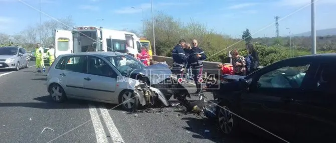 Catanzaro, scontro frontale sulla statale 280: due feriti