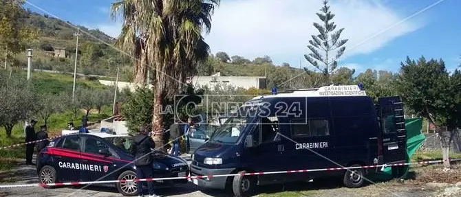 Cadavere rinvenuto a Stalettì: vittima uccisa con tre colpi alla testa
