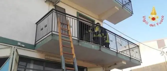 Fiamme in un appartamento a Lamezia: salve mamma e due figlie