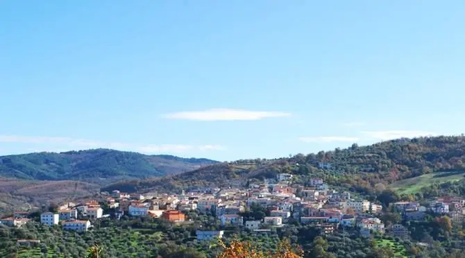 Trovata morta in casa a Santa Sofia, ad ucciderla un'emorragia celebrale