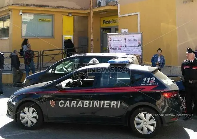 Tropea: tentano di rapinare la Posta ma l'allarme li mette in fuga