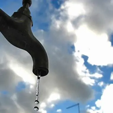 Acqua, intere aree di Crotone completamente a secco