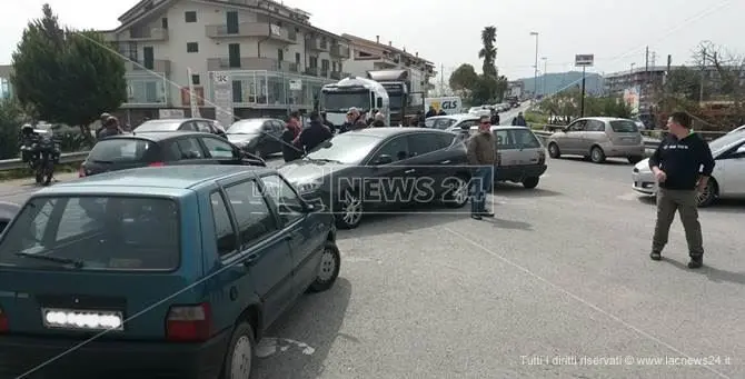 Bisignano, sit in dei cittadini: «Riaprite il ponte» - VIDEO