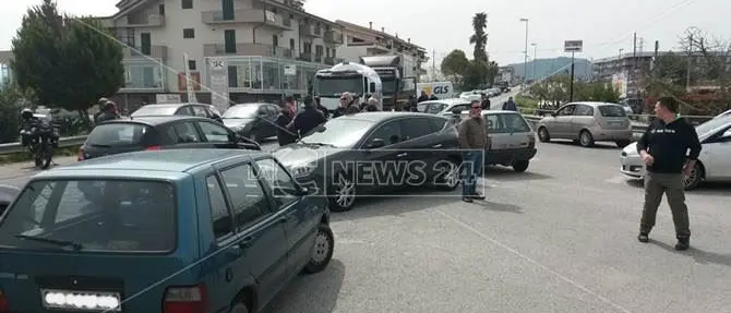 Bisignano, sit in dei cittadini: «Riaprite il ponte» - VIDEO
