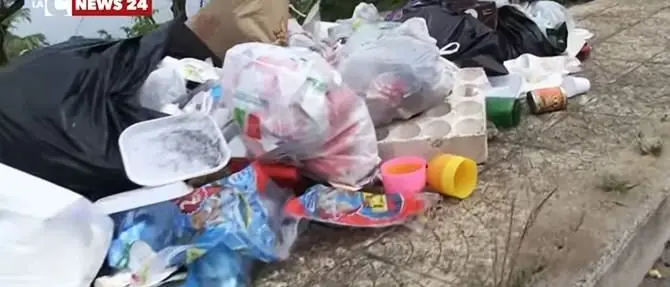 Vibo sommersa dai rifiuti nonostante l’ordinanza del Comune – VIDEO