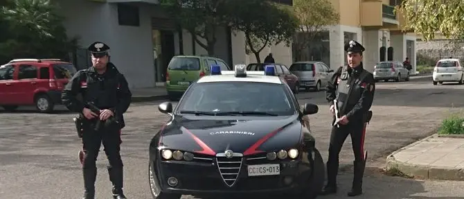 Tenta di corrompere i carabinieri con una banconota da 50 euro