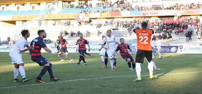 SERIE C | Cosenza-Catanzaro, derby di Calabria tra numeri ed ex