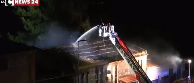 Catanzaro, paura tra gli abitanti del quartiere Lido dopo il rogo mortale - VIDEO -