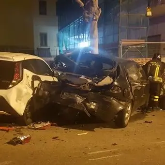 Incidente a Crotone, auto sbanda e coinvolge tre mezzi
