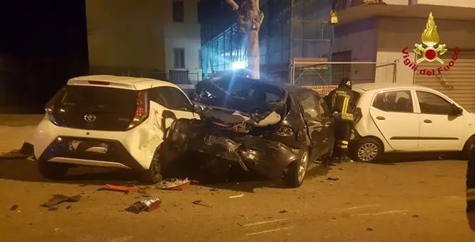 Incidente a Crotone, auto sbanda e coinvolge tre mezzi