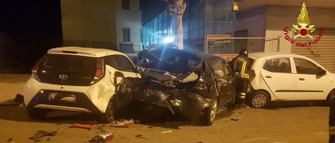 Incidente a Crotone, auto sbanda e coinvolge tre mezzi