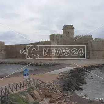 Le Castella, la frazione che sogna l'indipendenza - VIDEO