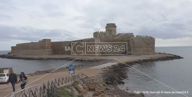 Le Castella, la frazione che sogna l'indipendenza - VIDEO