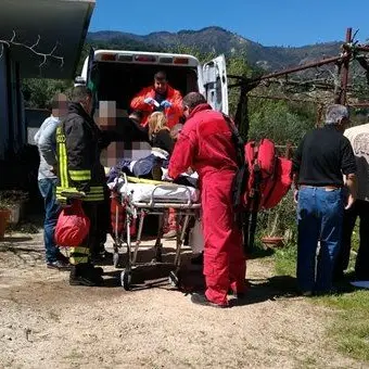 Isca sullo Ionio, 67enne incastrato in un motocoltivatore - VIDEO