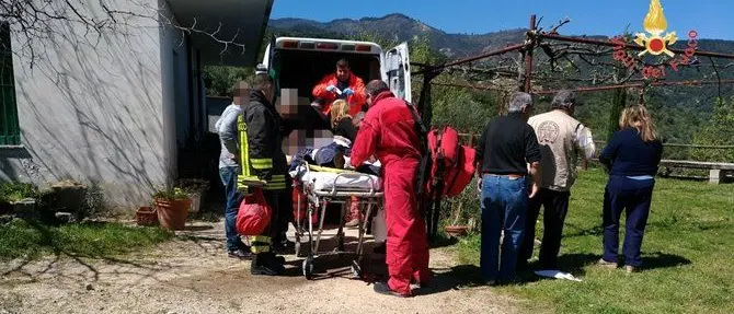 Isca sullo Ionio, 67enne incastrato in un motocoltivatore - VIDEO