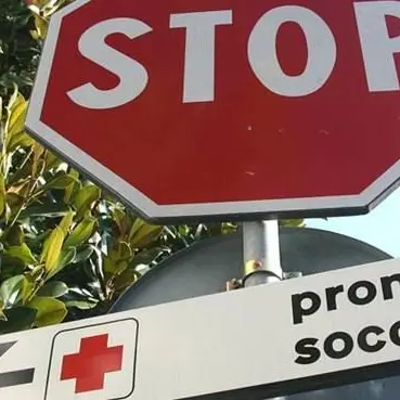 Picchiano una guardia giurata in ospedale a Rossano: arrestati