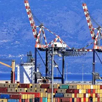 Rubano infissi all’interno del porto di Gioia Tauro, 4 arresti