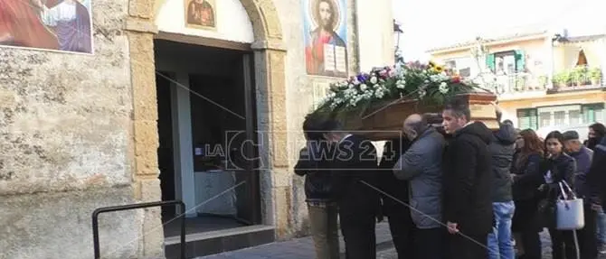 Isola Capo Rizzuto piange gli operai morti in cantiere