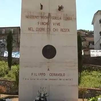 Sfregio alla vittima di mafia, danneggiata la stele di Filippo Ceravolo