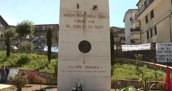 Sfregio alla vittima di mafia, danneggiata la stele di Filippo Ceravolo