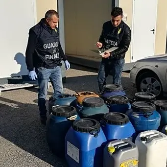 Usavano un peschereccio senza licenza per acquistare gasolio sottocosto