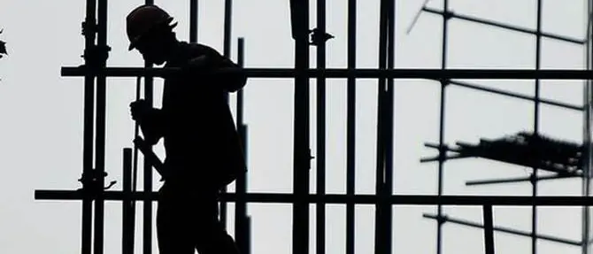 Esplode un compressore, muore operaio siciliano ferito a Melito