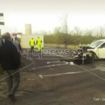 Incidente auto-camion a Rosarno, quattro feriti (FOTO)