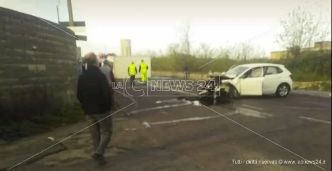 Incidente auto-camion a Rosarno, quattro feriti (FOTO)