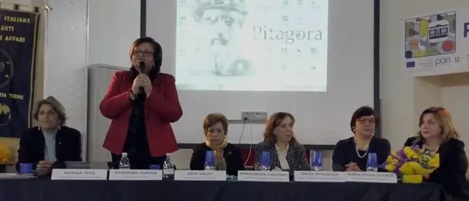 Pari diritti fra i sessi: Lamezia adotta la Carta dei Diritti della Bambina - VIDEO