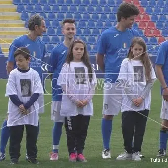 Le ex glorie del Crotone in campo per ricordare Nikol Ferrari - VIDEO