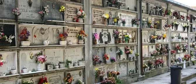 Catanzaro, Codacons: «Furti e saccheggi nei cimiteri comunali»