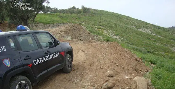 Lavori abusivi a Sant'Andrea dello Ionio, sequestrata strada