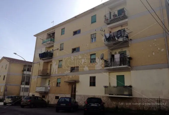 Lamezia, quartiere Razionale: qui le case vengono giù