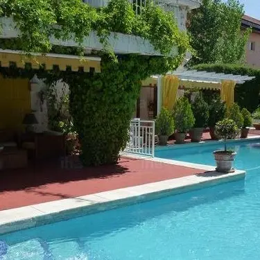 Abusivismo, sequestrata villa con piscina nel crotonese