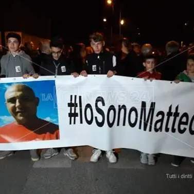 #iosonomatteo, fiaccolata a Limbadi per ricordare il 42enne ucciso - VIDEO