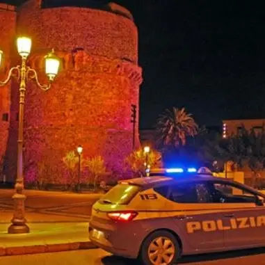 Si introducono nel Castello aragonese di Reggio, arrestati