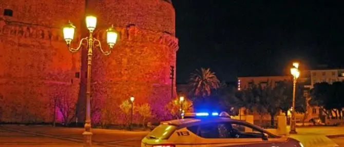 Si introducono nel Castello aragonese di Reggio, arrestati