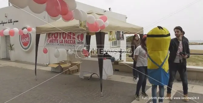 Un giocattolo per i piccoli degenti del Pugliese-Ciaccio - VIDEO