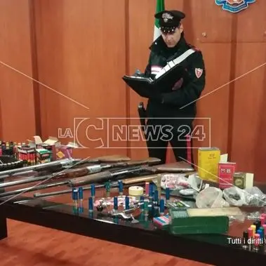 Marijuana sul davanzale di casa, un arresto a Cosenza