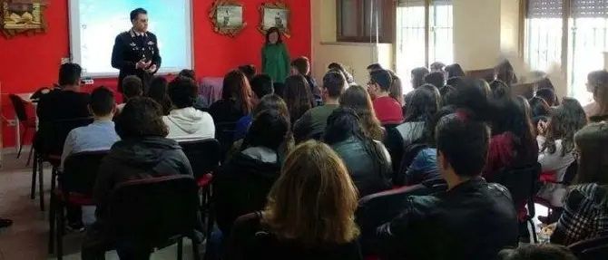 La legalità, Carabinieri e studenti di Roccabernarda a confronto