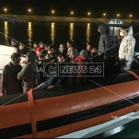 Migranti soccorsi al largo di Roccella Jonica