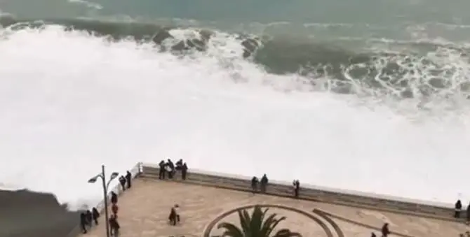 Mareggiata da paura a Catanzaro Lido - VIDEO