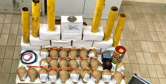 Catanzaro, in casa con materiale pirotecnico: denunciato 34enne